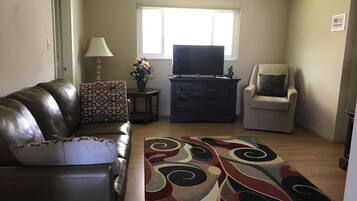 Bungalow, Multiple Beds, Non Smoking | 3 bedrooms, blackout curtains, soundproofing, free WiFi