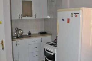 Appartamento | Angolo cottura privato | Frigorifero con congelatore, piano cottura, lavastoviglie