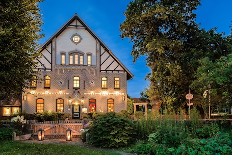 Front of property - evening/night. Landhaus Zum Lindenhof