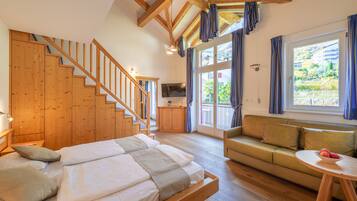 Doppia Classic, non fumatori, balcone | Una cassaforte in camera, una scrivania, tende oscuranti