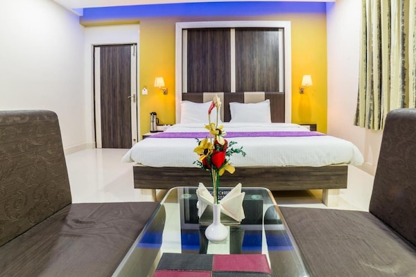 Skrivebord, lydisolert og sengetøy