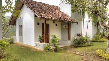 Deluxe Room | In-room safe, iron/ironing board