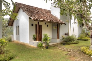 Deluxe Room | In-room safe, iron/ironing board - Omatta Villa (Agalawatta)