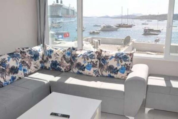 Apartment | Wohnbereich | LCD-Fernseher