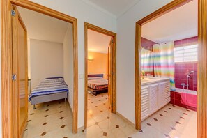 Badekar, hårtørrer, håndklæder