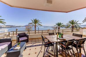 Outdoor dining - Emma Beachfront Apartment - Apartment with seaview (Puerto Pollensa)