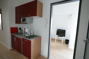 Premium-Apartment, 2 Schlafzimmer (incl. cleaning fee 30 EUR) | Eigene Kochnische | Herdplatte, Kochgeschirr/Geschirr/Besteck