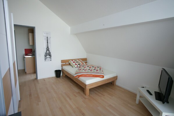 Premium-Apartment, 2 Schlafzimmer (incl. cleaning fee 30 EUR) | Schreibtisch, kostenloses WLAN