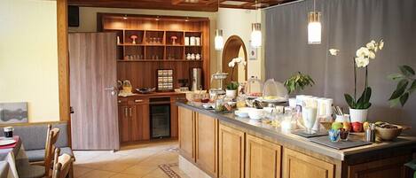 Daily buffet breakfast (EUR 10.80 per person)