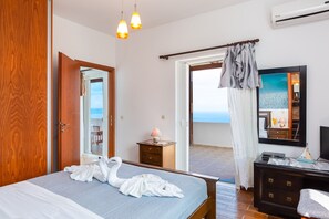 3 chambres, fer et planche à repasser, Wi-Fi, draps fournis