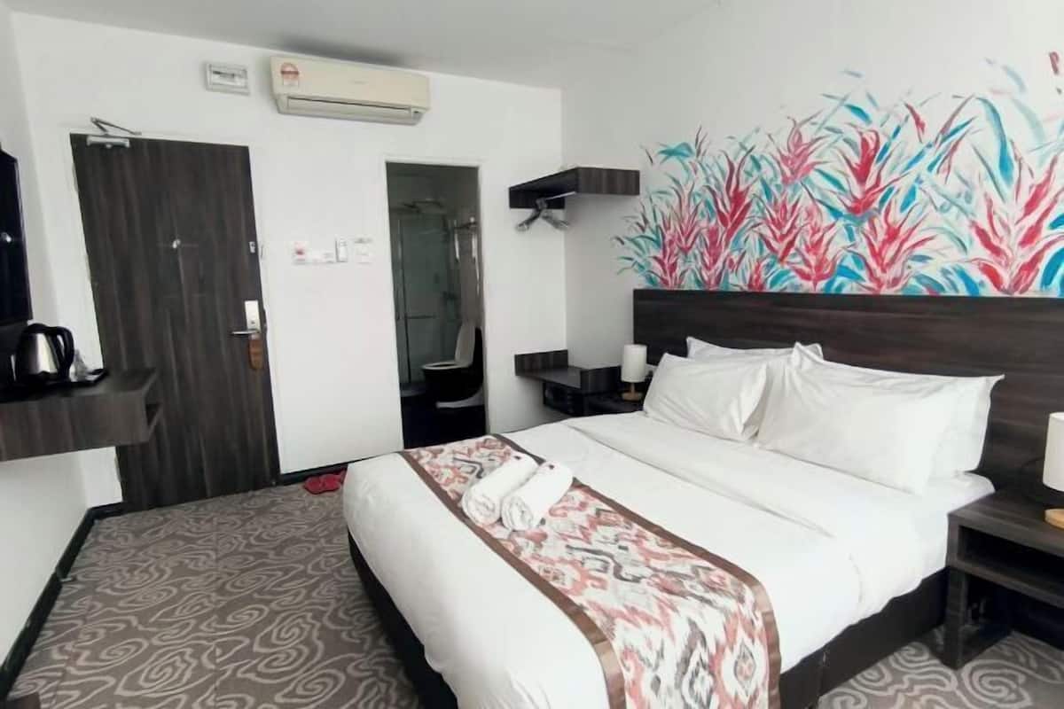 Select Comfort beds, in-room safe, desk, laptop workspace