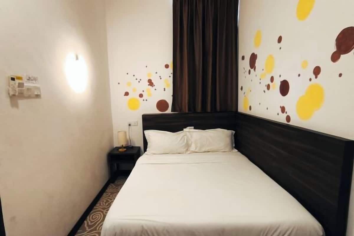 Select Comfort beds, in-room safe, desk, laptop workspace