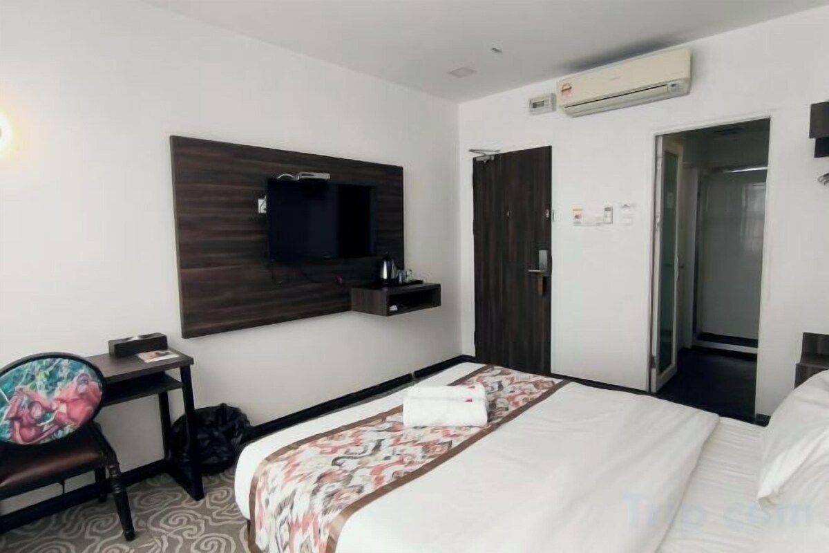 Select Comfort beds, in-room safe, desk, laptop workspace