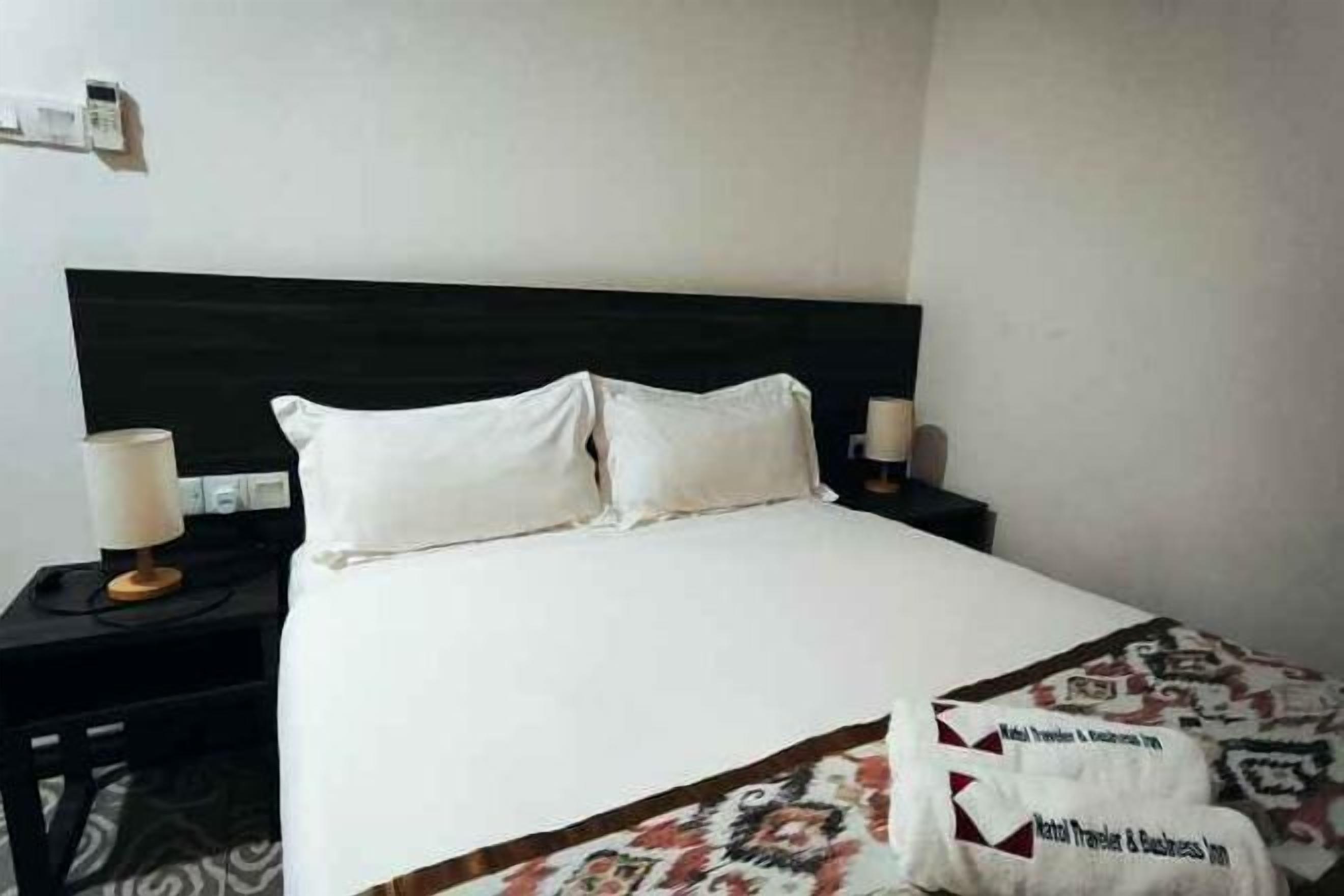 Matelas Select Comfort, coffres-forts dans les chambres, bureau