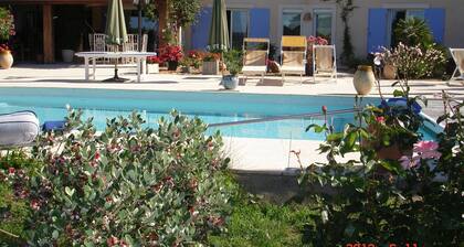 Single storey studio, private swimming pool, secure parking