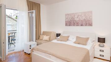 Comfort Suite, City View | Premium bedding, in-room safe, individually decorated