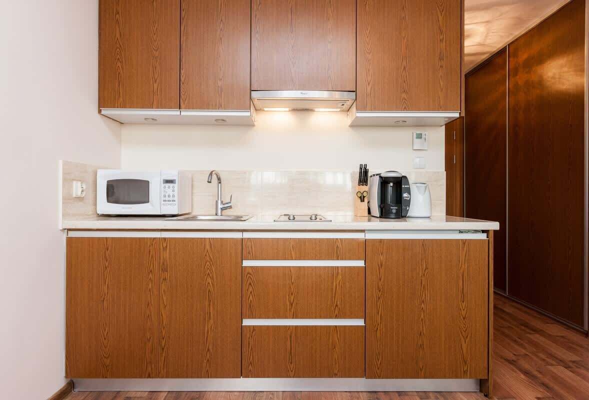 Fridge, microwave, stovetop, coffee/tea maker