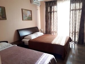Deluxe Triple Room | Blackout drapes, iron/ironing board, free WiFi, bed sheets - Guest house Havana (Sirius)