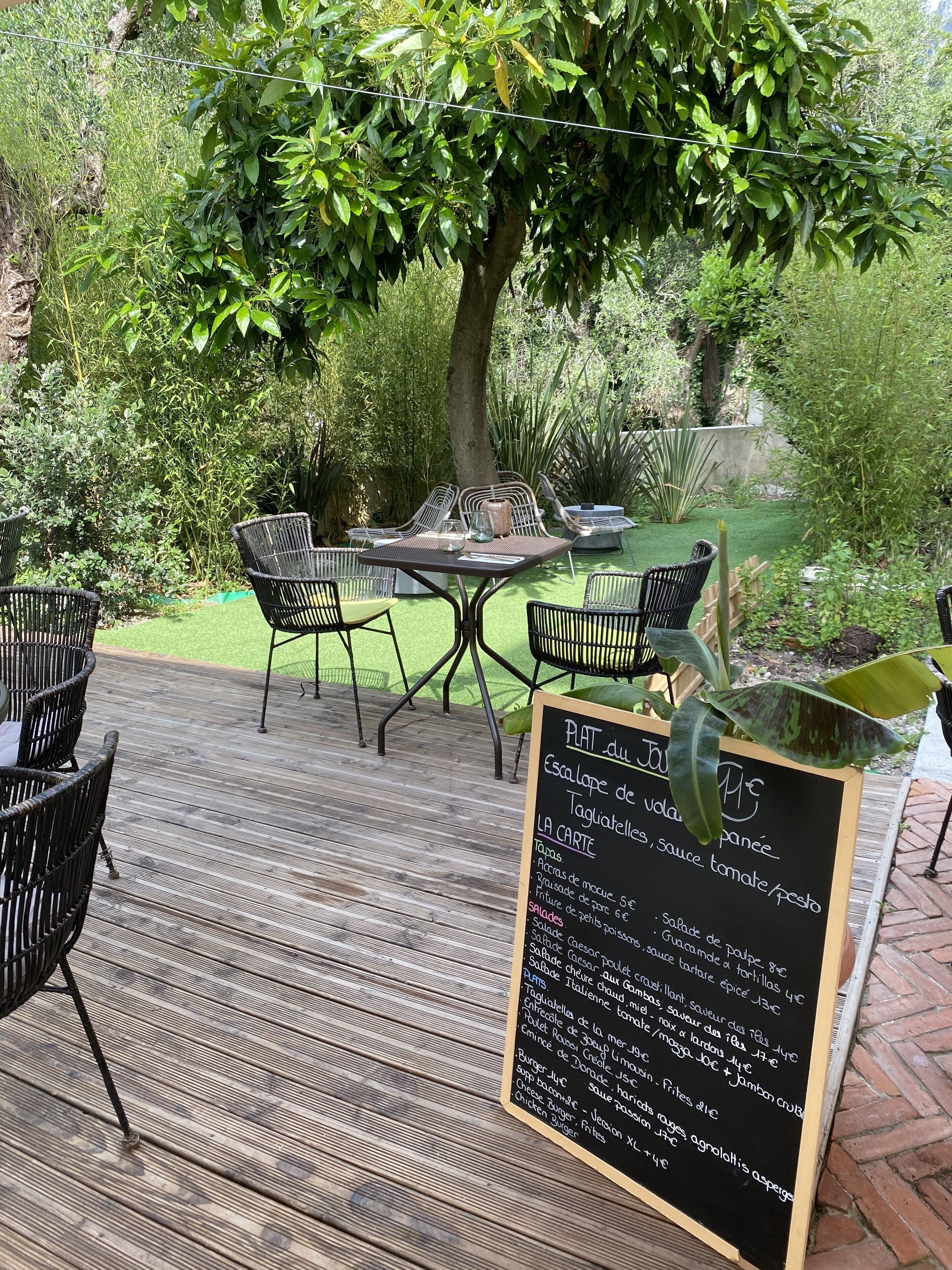 lunch and dinner served