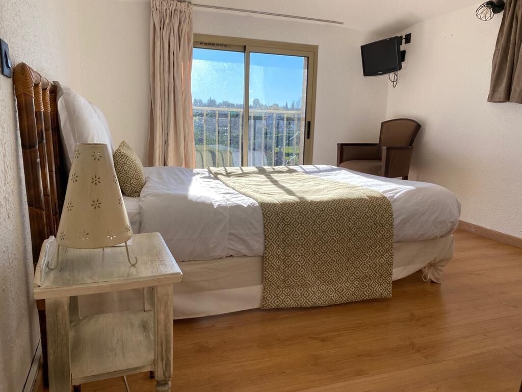 desk, blackout curtains, free wifi, bed sheets