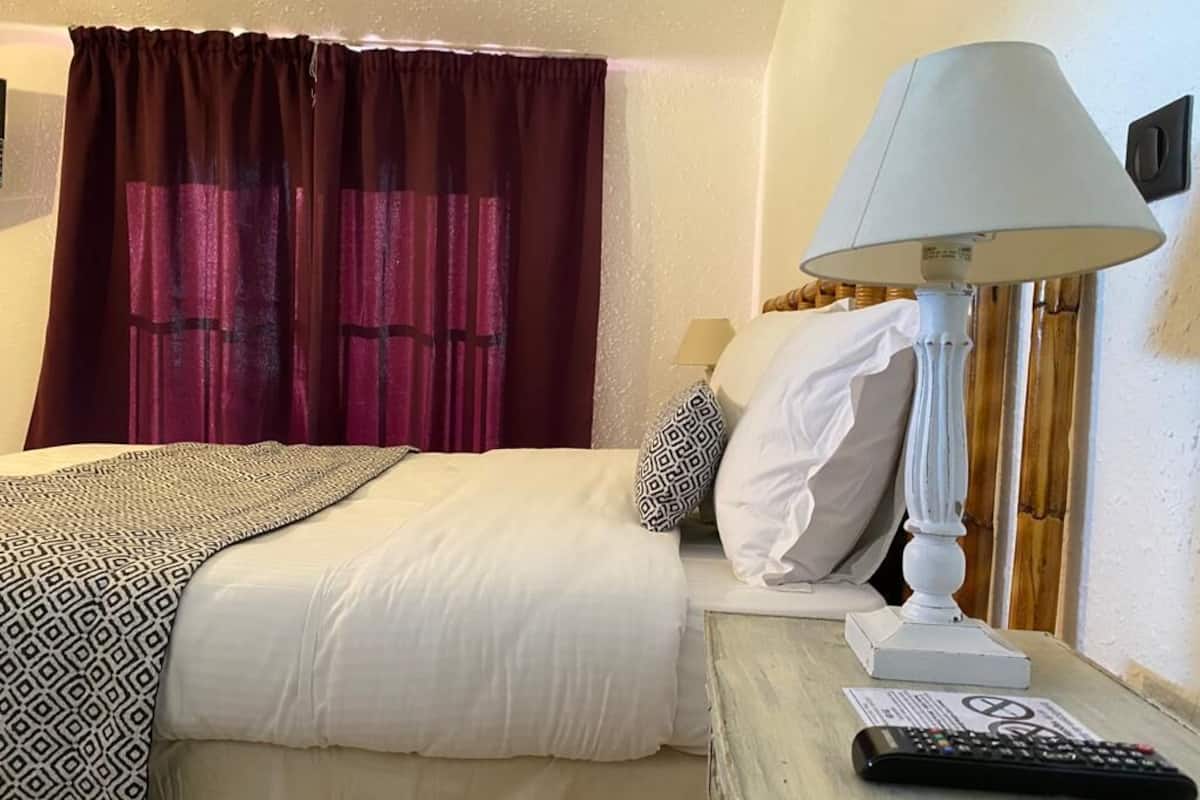 Desk, blackout drapes, free WiFi, bed sheets