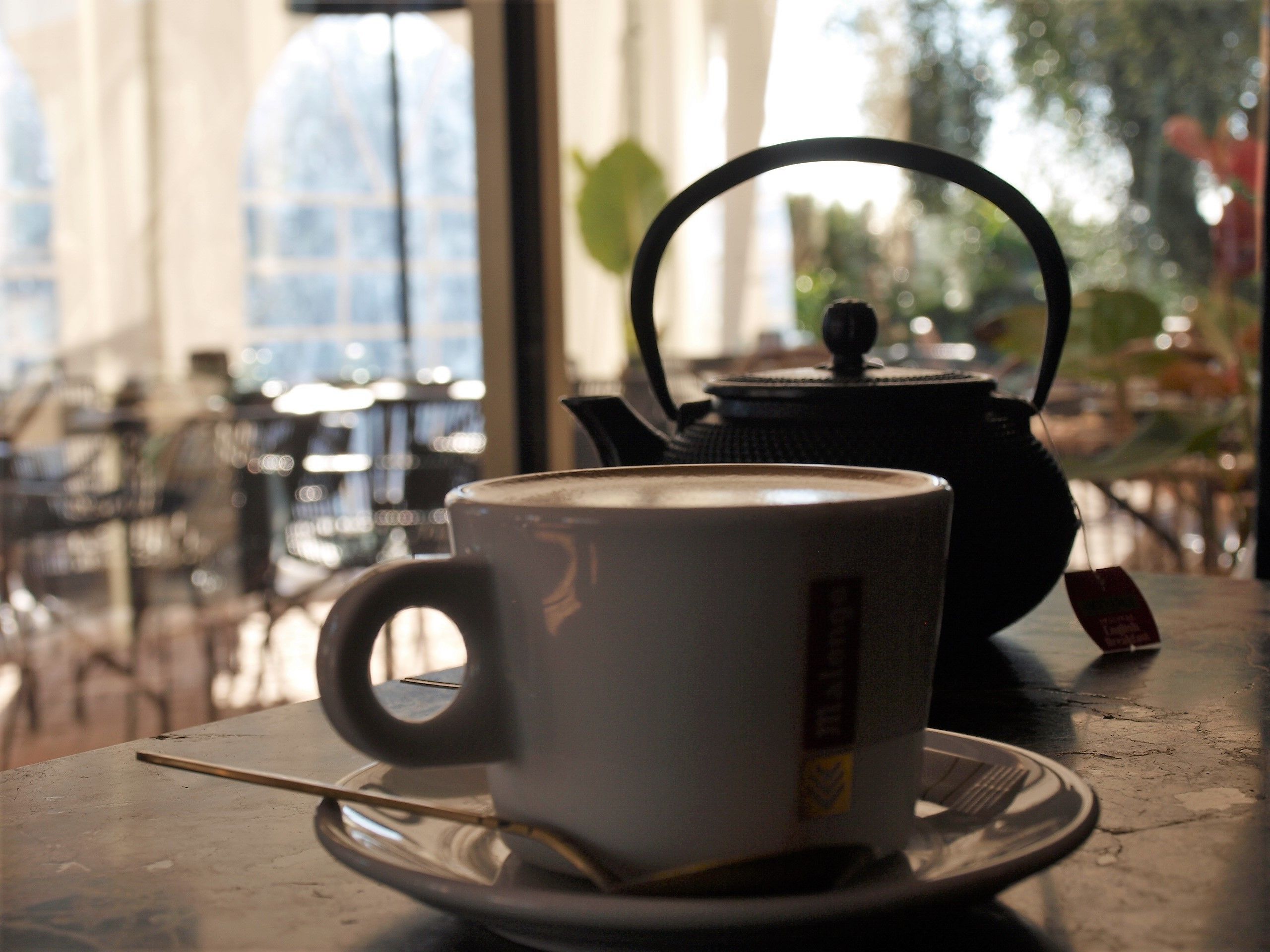 朝食 (コンチネンタル ブレックファスト)、毎日提供 (1 名様 9 EUR)