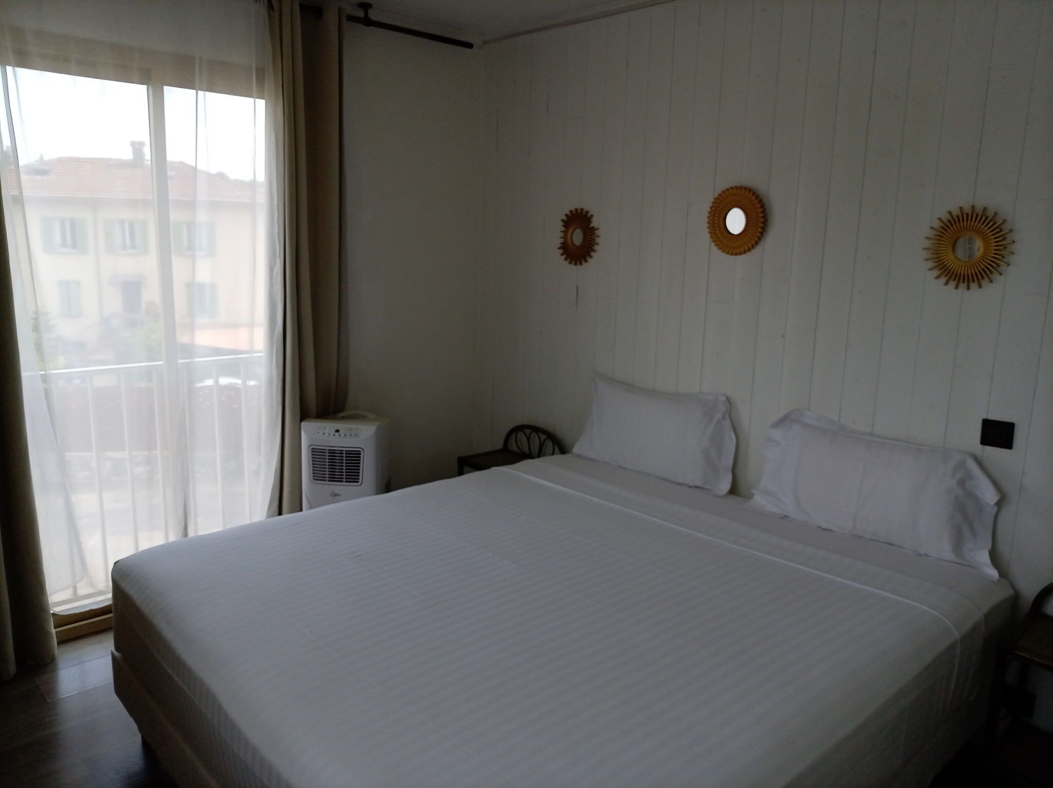 Bureau, rideaux occultants, Wi-Fi gratuit, draps fournis