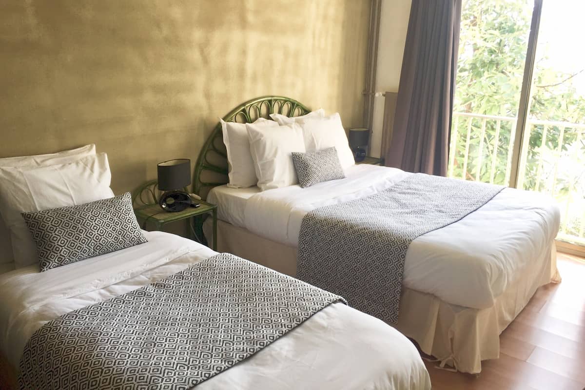 Standard Triple Room | Desk, blackout drapes, free WiFi, bed sheets