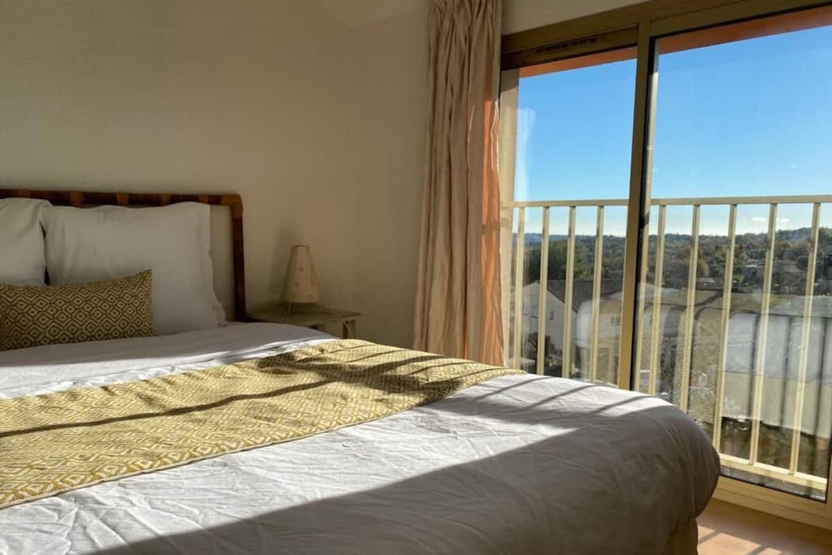 Superior Double Room | Desk, blackout drapes, free WiFi, bed sheets