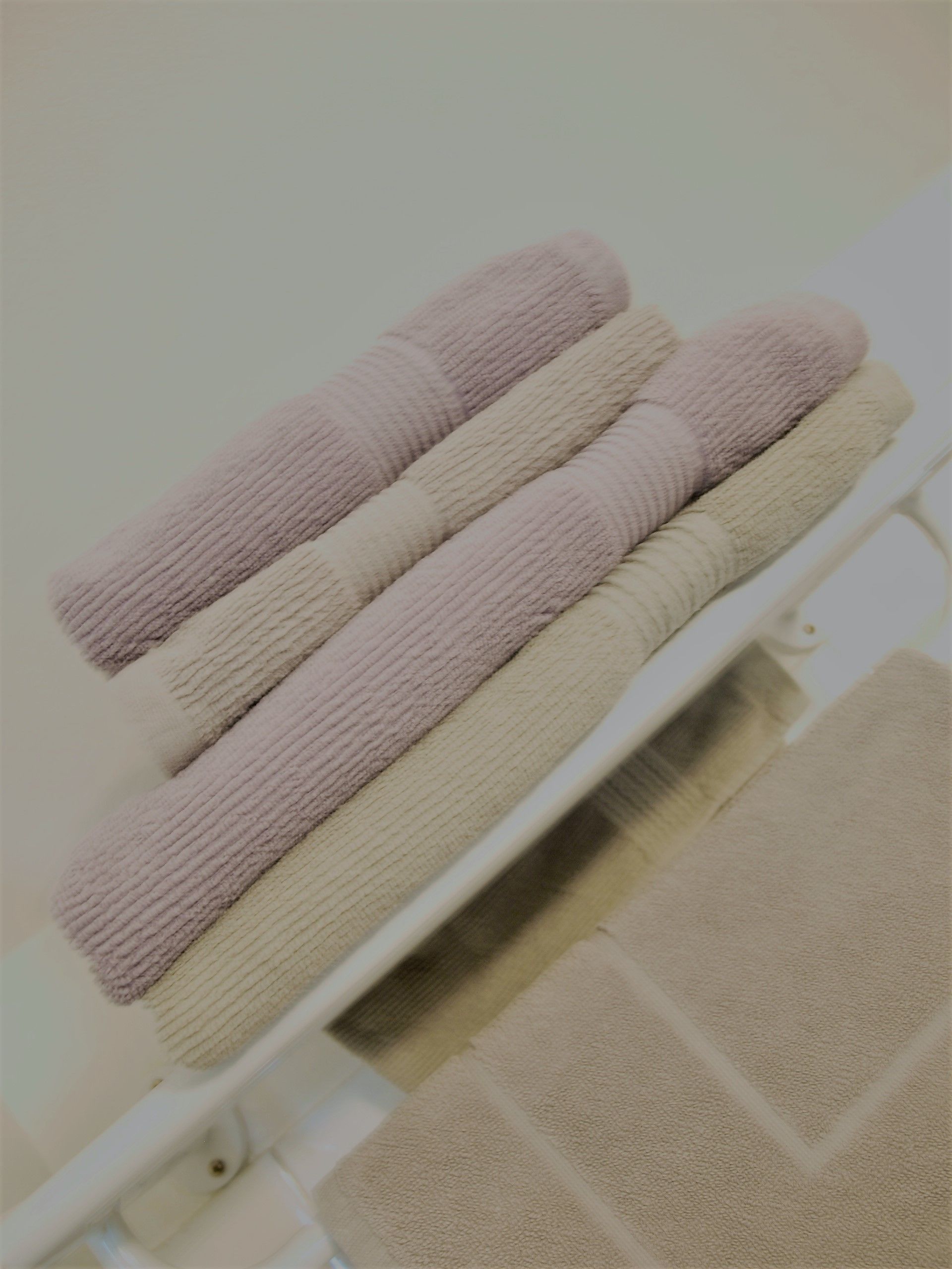 combined shower/bathtub, deep-soaking bathtub, hydromassage showerhead