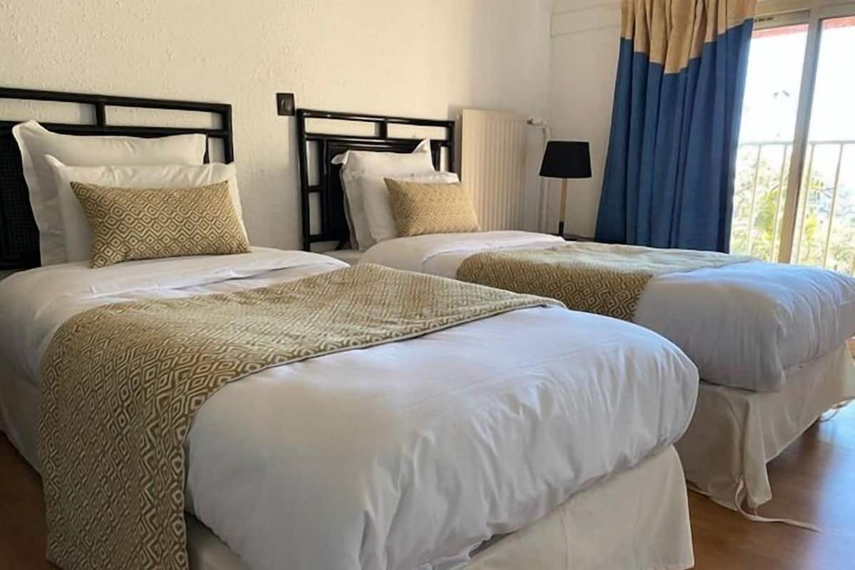 Desk, blackout drapes, free WiFi, bed sheets