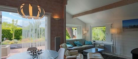 Televisor, llar de foc i estèreo