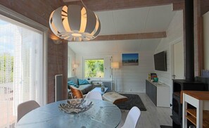 TV, fireplace, stereo
