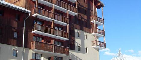 المنشأة من الخارج