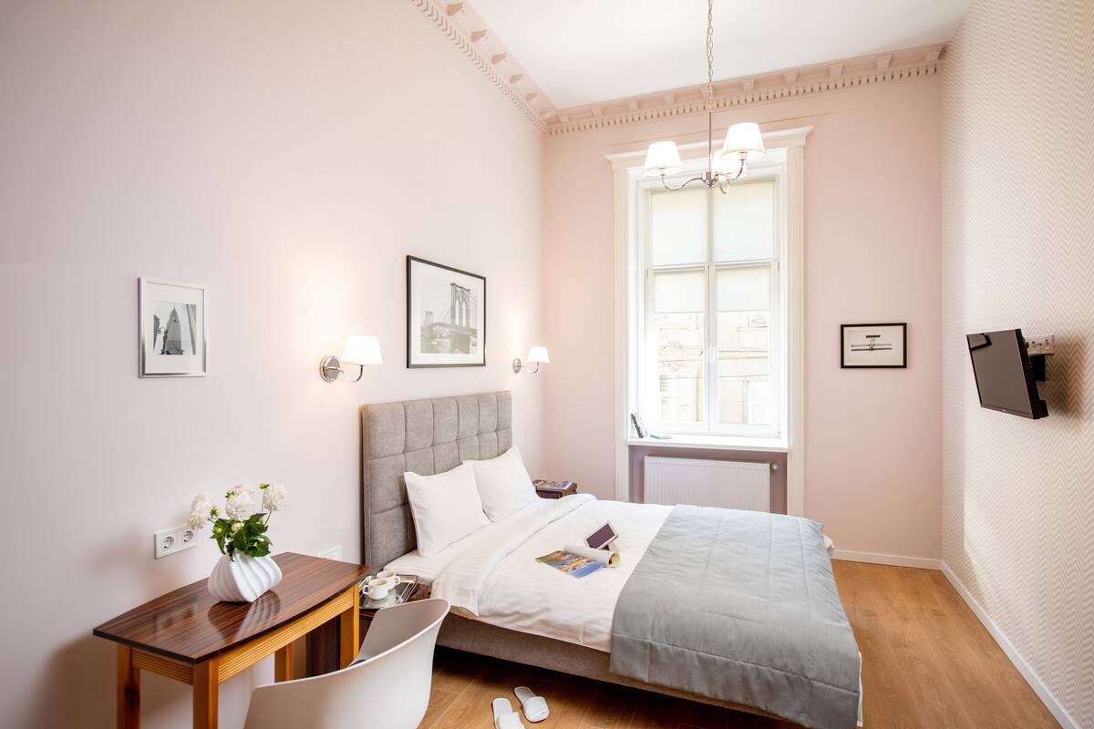 1 bedroom, premium bedding, blackout curtains, soundproofing