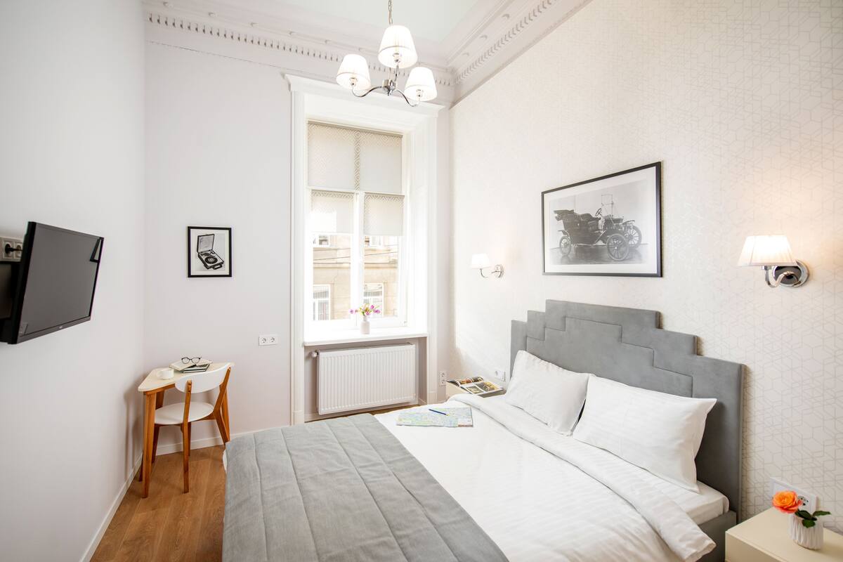 1 bedroom, premium bedding, blackout curtains, soundproofing