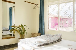 1 bedroom - Sunny and fresh room by Acacia mall (Central Kampala)