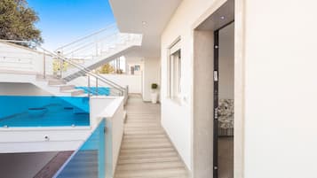 Apartamento família, 1 quarto (Ground Floor - 1051) | 1 quarto, cofres nos quartos, Wi-Fi de cortesia, roupa de cama