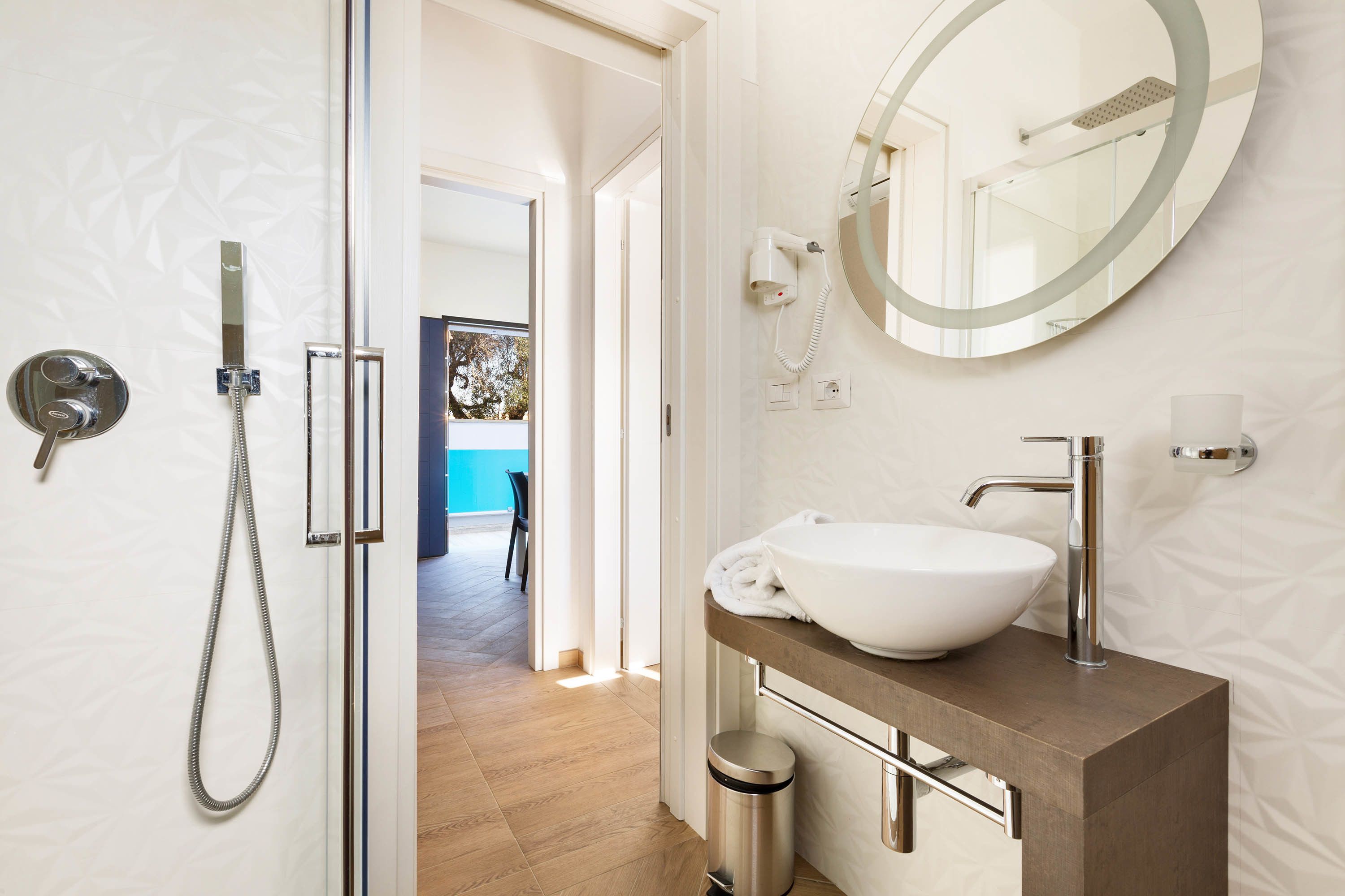Comfort Apartment, 1 Bedroom (Ground Floor - 1049) | Bathroom | Shower, hair dryer, bidet, towels