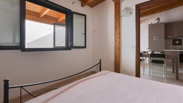 Comfort-Apartment, 1 Schlafzimmer (990) | BĂŒgeleisen/BĂŒgelbrett, kostenloses WLAN