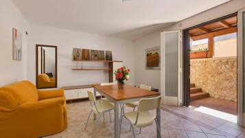 Apartemen Keluarga, 2 kamar tidur (1070) | 2 kamar tidur dan setrika/meja setrika