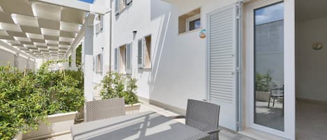 Standard Apartment, 2 Bedrooms (1063) | Terrace/patio