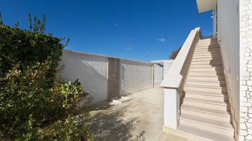 Panoramic Apartment, 4 Bedrooms (999) | Terrace/patio