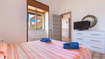 Appartement Familial, 4 chambres (1185) | 4 chambres, fer et planche Ă  repasser, draps fournis