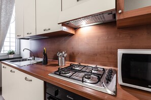 Lägenhet - 1 sovrum | Eget kök | Kylskåp, mikrovågsugn, ugn och spishäll