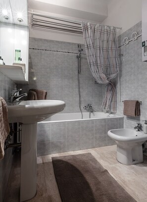 Apartment, 1 Bedroom | Bathroom | Combined shower/tub, deep soaking tub, rainfall showerhead, hair dryer - Baires (Milan)