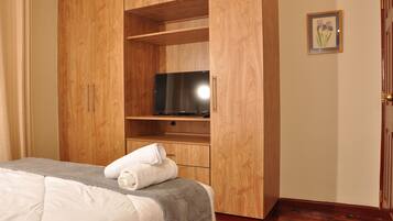 Apartment, Non Smoking | In-room safe, desk, iron/ironing board, free WiFi