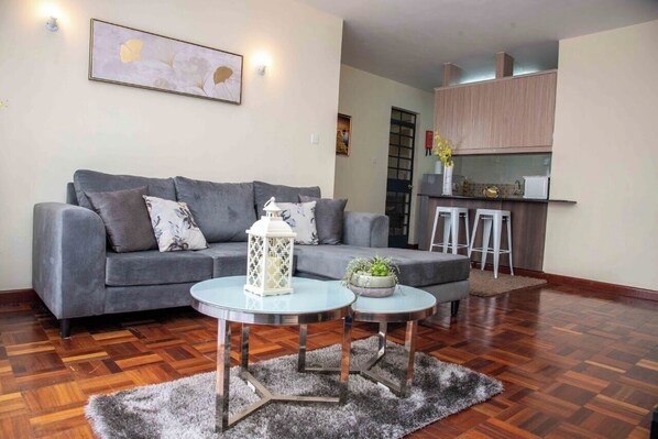 아파트, 퀸사이즈침대 1개, 금연 | 거실 공간 | 위성 채널 시청이 가능한 32인치 TV, 넷플릭스, 스트리밍 서비스