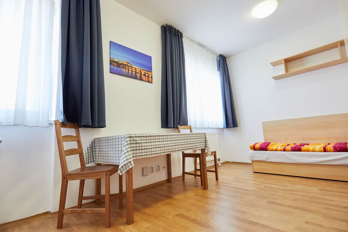 Chambre Standard avec lits jumeaux | 1 chambre, literie hypoallergĂ©nique, bureau, rideaux dâobscurcissement