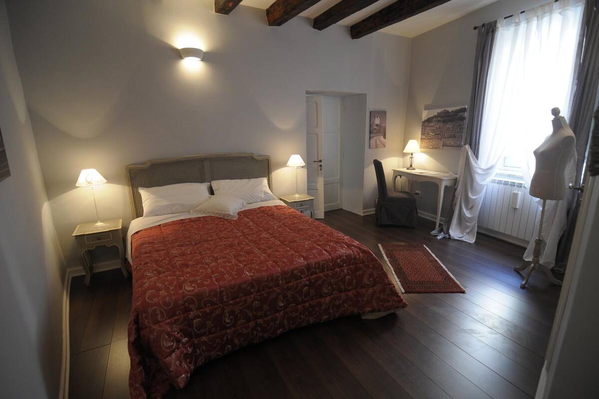 더블룸 또는 트윈룸 | 고급 침구, 오리/거위털 이불, 각각 다른 스타일의 인테리어, 각각 다르게 가구 비치